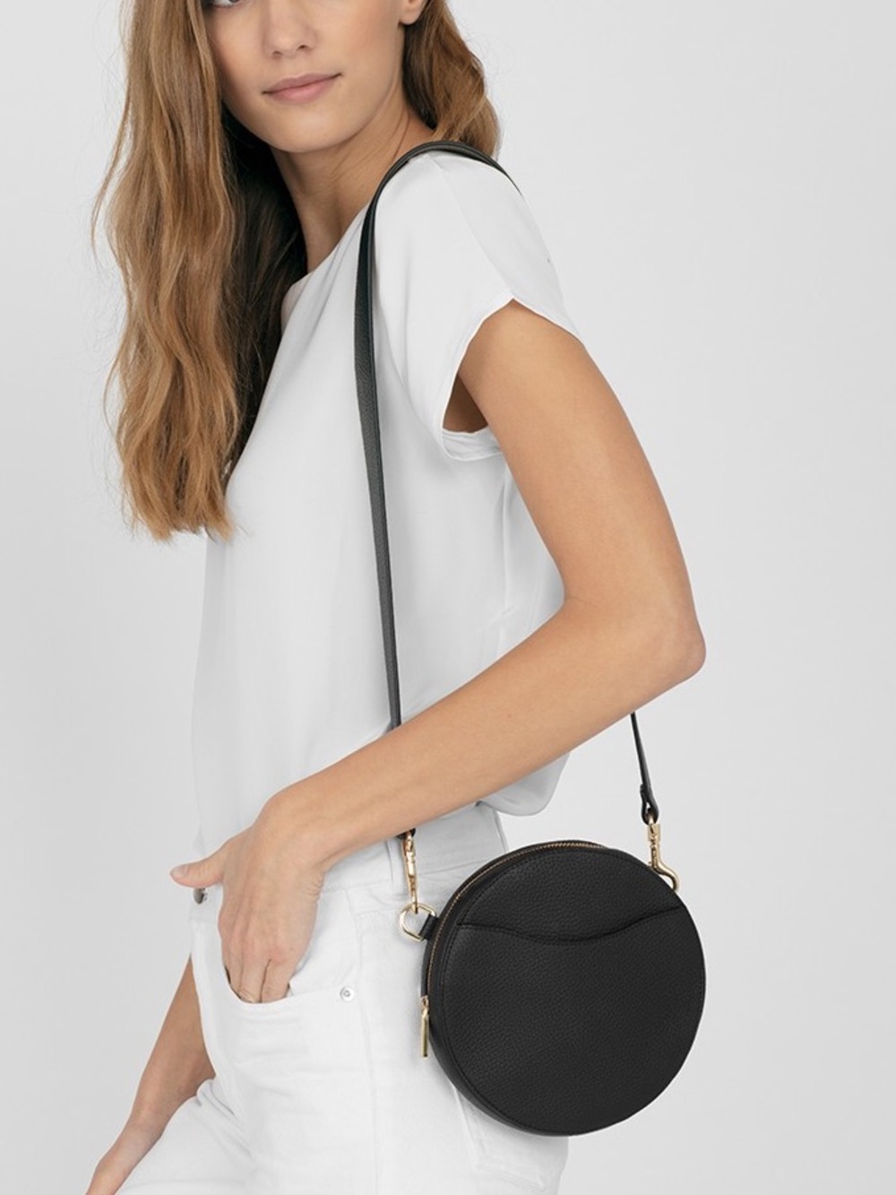 Cuyana Mini Circle Belt Bag Black Pebbled Leather XS / S